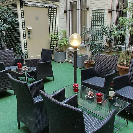 Margaux Opera Montmartre Hotel 3*