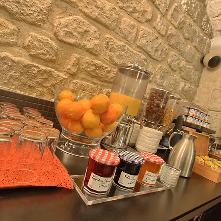 Margaux Opéra Montmartre Hotel 3*