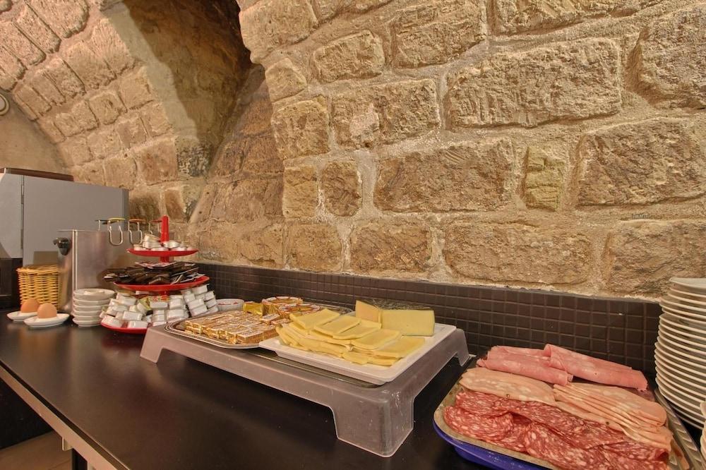 Margaux Opéra Montmartre Hotel 3*