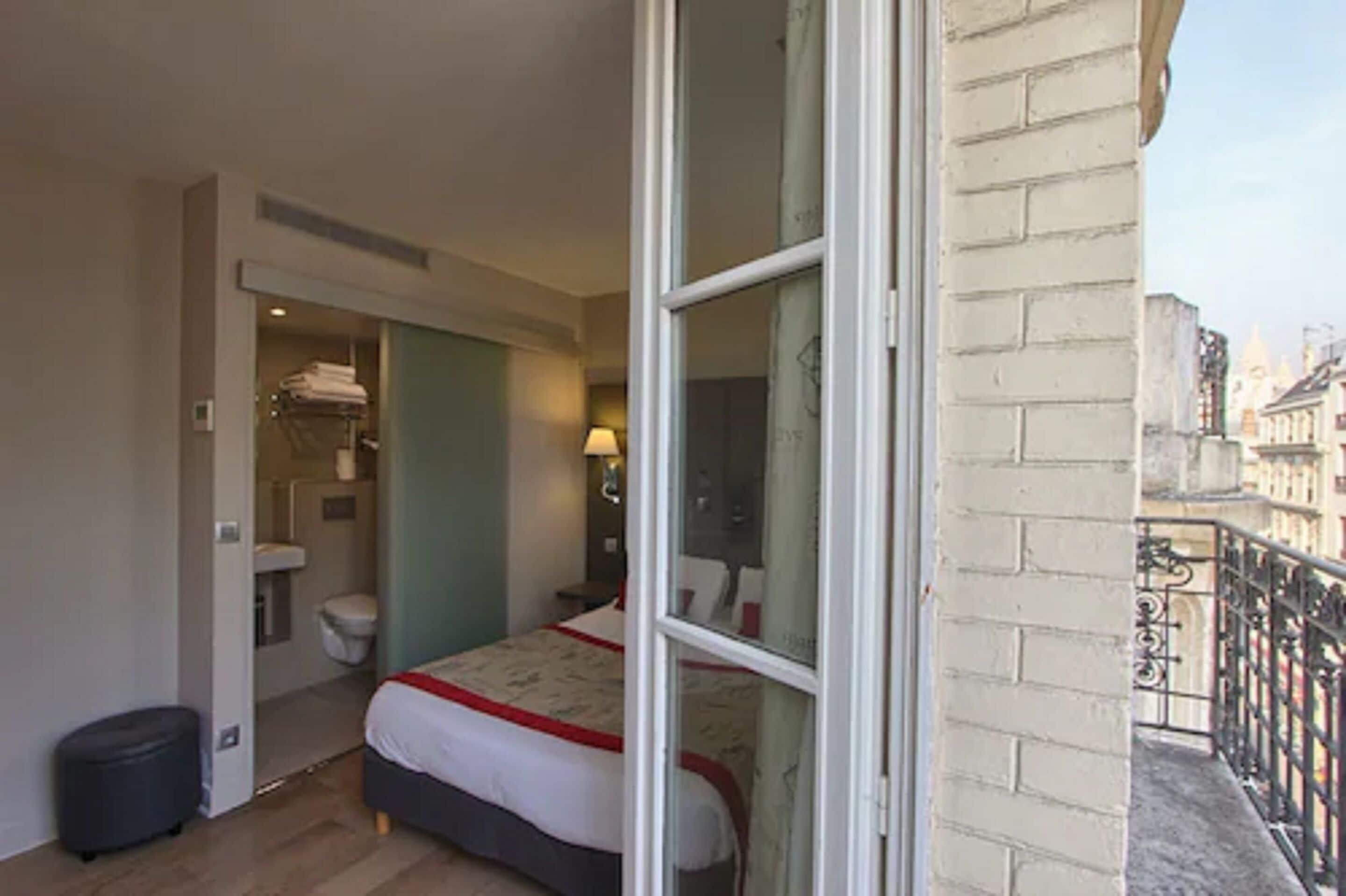 Margaux Opéra Montmartre Parigi