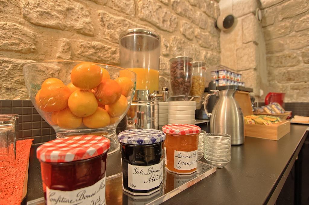 Margaux Opéra Montmartre Hotel Parigi