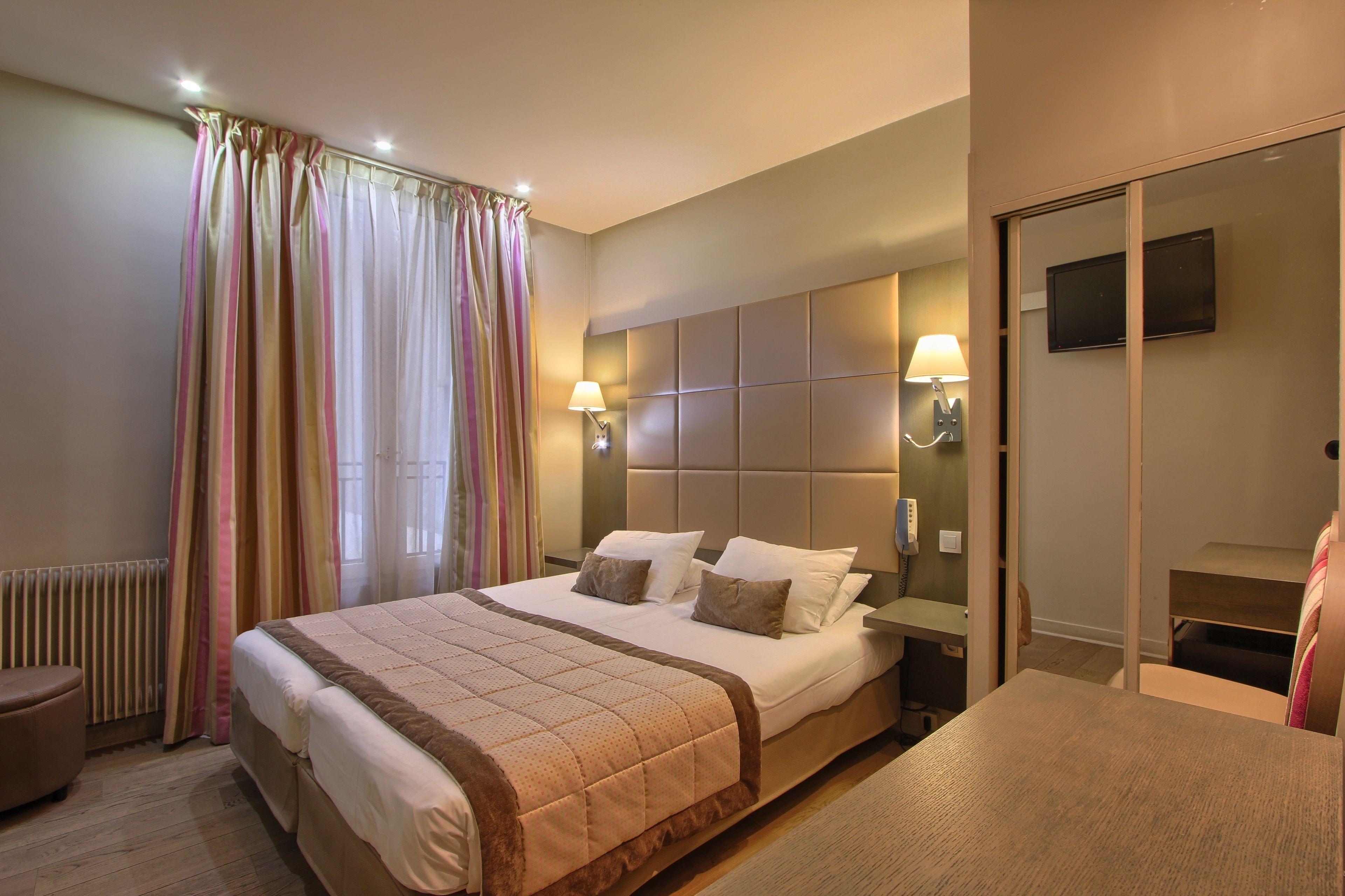 Margaux Opera Montmartre