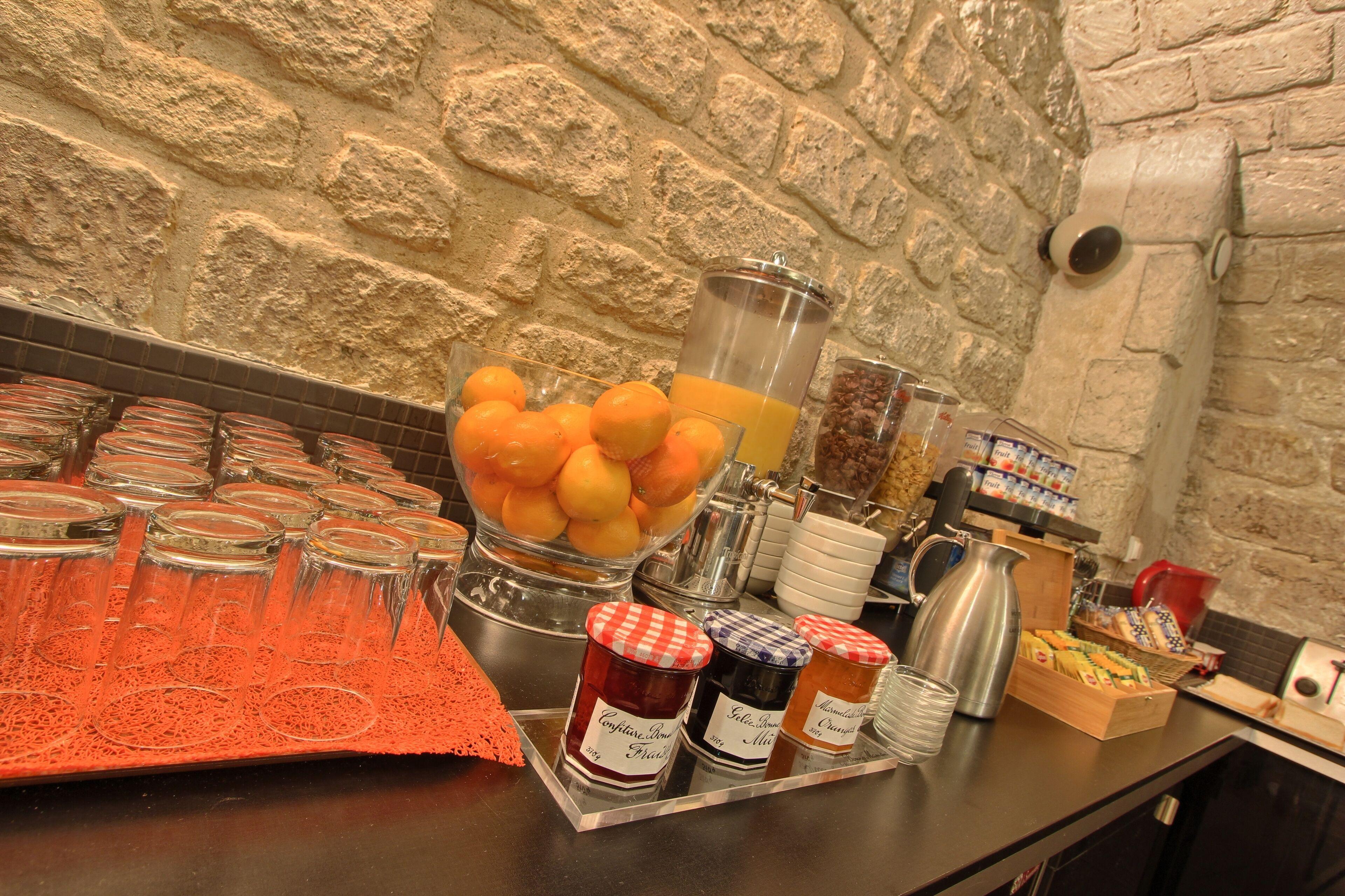 Margaux Opera Montmartre Hotel 3*