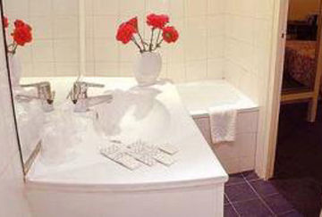 Margaux Opera Montmartre Paris