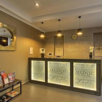 Margaux Opera Montmartre Paris